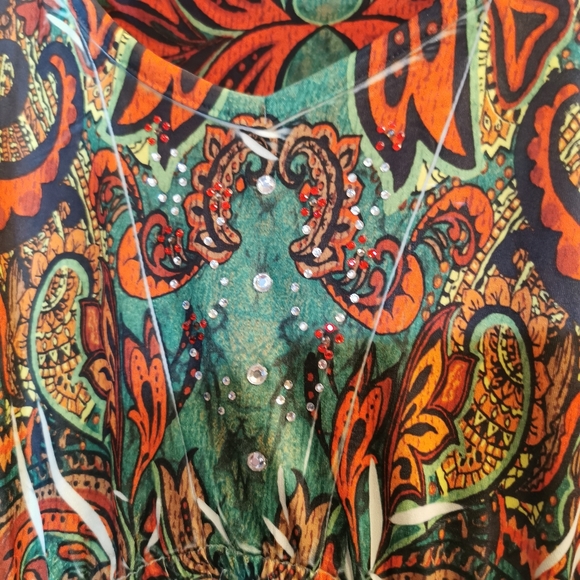 Red and Green flowy top, 2X - Picture 4 of 5